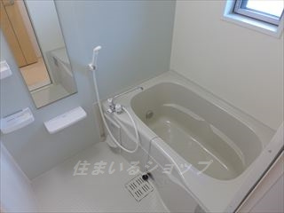 広島市安佐北区上深川町のアパートの浴室|追い焚き・浴室暖房乾燥機・窓あり