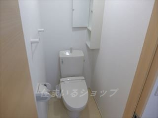 広島市安佐北区上深川町のアパートのトイレ|シャワートイレ・収納あり