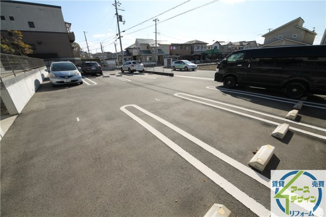 ラフィーエ住吉の駐車場