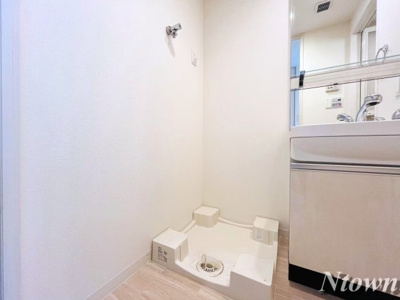 【設備】 | プレサンス錦プレミアム | 洗濯機置き場です。