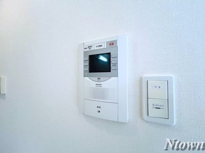 【セキュリティ】 | プレサンス錦プレミアム | モニター付きインターホンです。