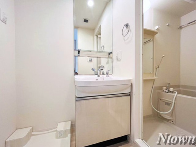 【独立洗面台】 | プレサンス錦プレミアム | 朝の身支度には欠かせない独立洗面化粧台