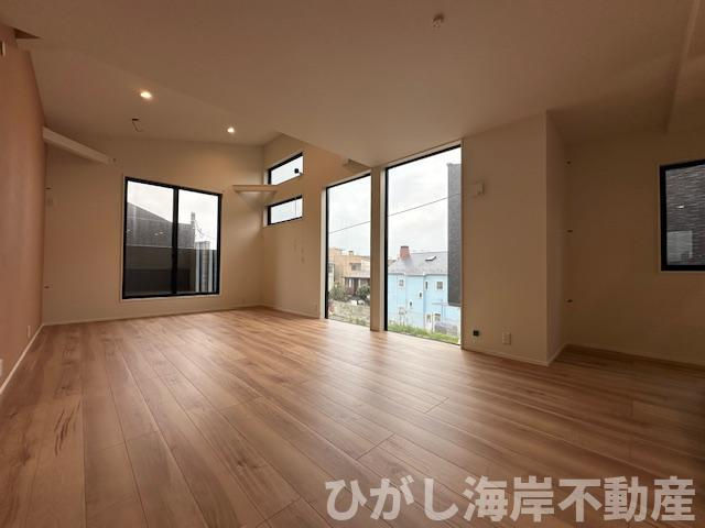 鎌倉市由比ガ浜４丁目　新築戸建　全５棟のダイニング|24.5帖　床暖房付LDK
