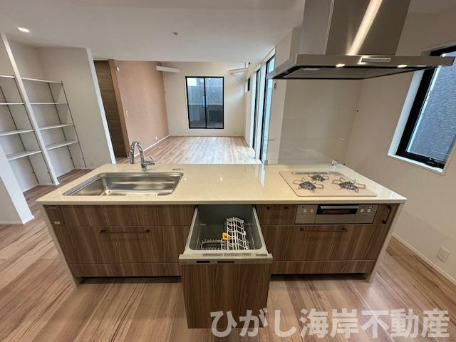 鎌倉市由比ガ浜４丁目　新築戸建　全５棟のキッチン|食洗器付きシステムキッチン