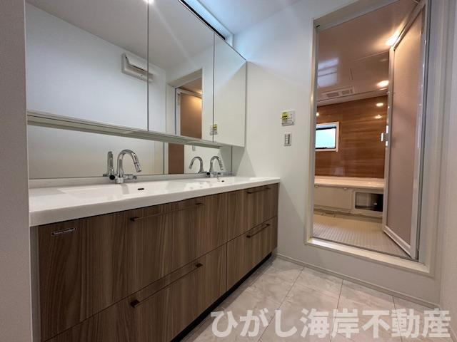鎌倉市由比ガ浜４丁目　新築戸建　全５棟の脱衣所|脱衣スペース