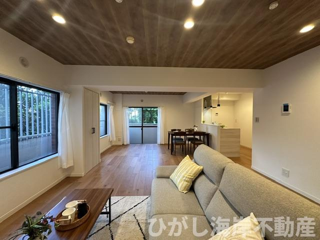 トーア由比ガ浜マンションの居間・リビング|新規リフォーム完了！　22.3帖　LDK