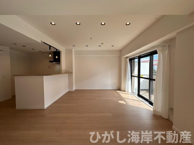 ルイシャトレ湘南ライフタウンの居間・リビング|新規リフォーム完了！　14.5帖　LDK