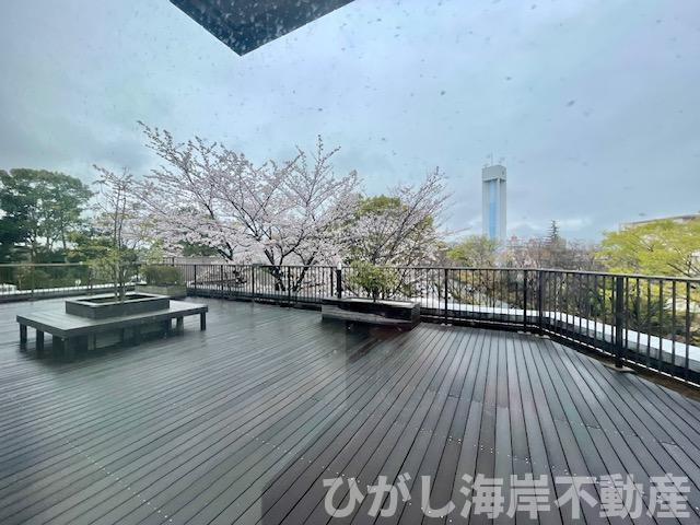 グレーシア湘南ライフタウンの中庭|共有スペース　ウッドデッキ