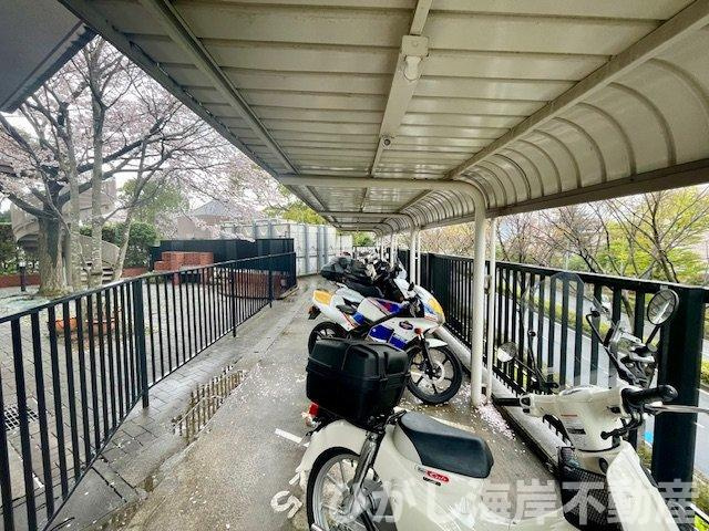 グレーシア湘南ライフタウンの駐車場|敷地内バイク置場