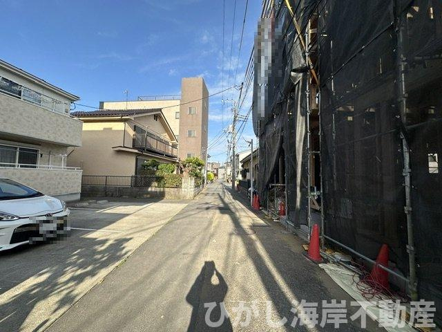 平塚市立野町　新築戸建　全２棟の前面道路含む現地写真|6月2日撮影　建築中　現地外観