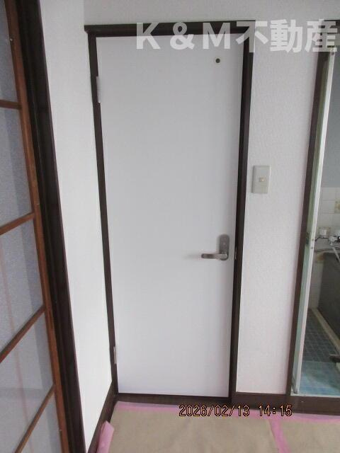 松戸市大金平４丁目のアパートの玄関|収納もある玄関です