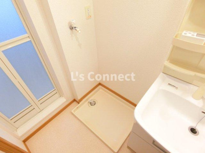 【設備】 | サニーブライト | 室内洗濯機置き場には排水パン付き。