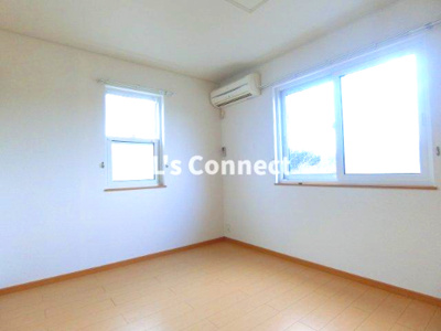 【その他】 | サニーブライト | 洋室にもエアコン付きです。