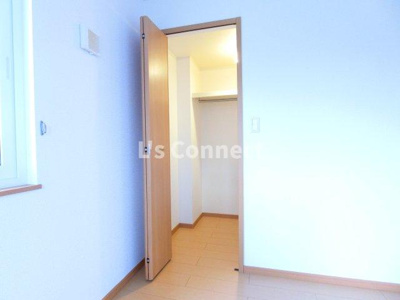 【収納】 | サニーブライト | ウォークインクローゼットでお荷物もすっきり収納。