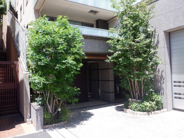 ロイヤルシーズン南麻布のエントランス