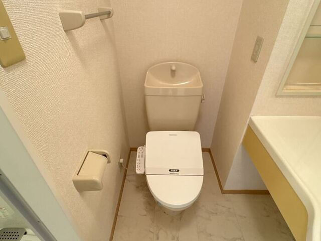 メゾン ソニア　Ａ/Ｂのトイレ|温水洗浄暖房便座