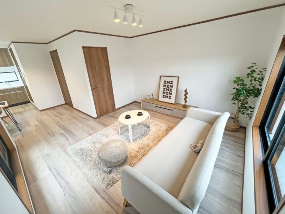 厚木市三田南３丁目　中古戸建の居間・リビング|居間です