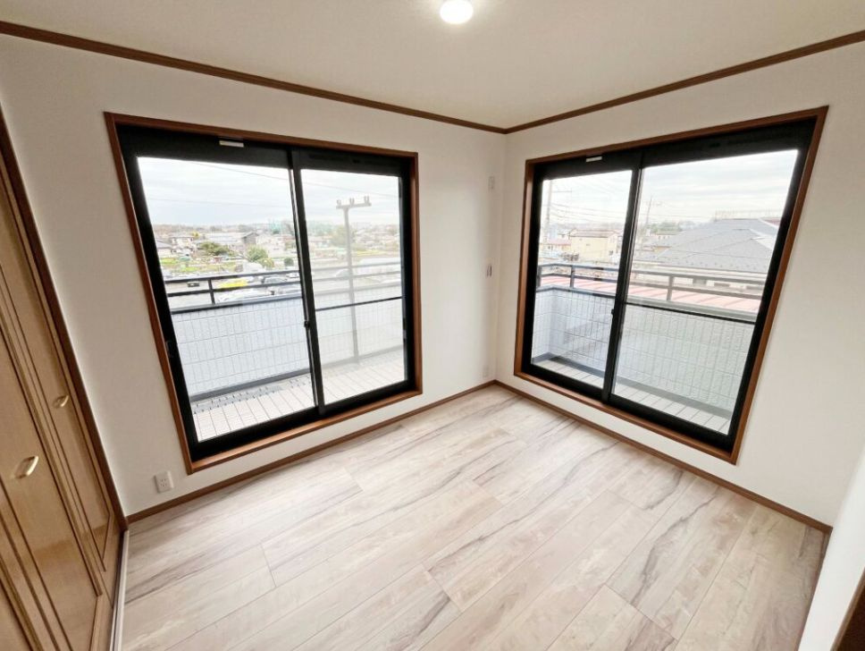 厚木市三田南３丁目　中古戸建の洋室|明るい洋室です