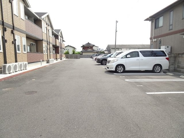 ブルースター東宮　A館の駐車場|駐車場