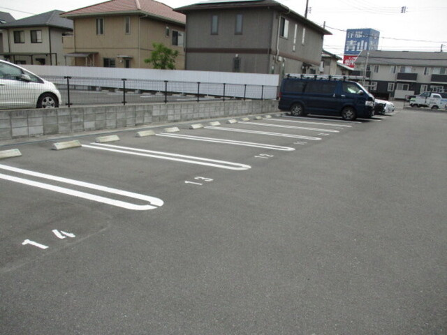 ブルースター東宮　A館の駐車場|駐車場
