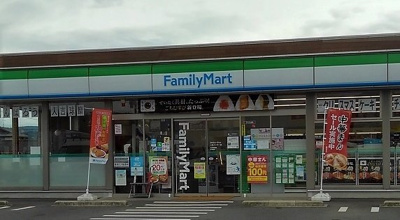 【周辺】 | グランディール願成寺Ａ | ファミリーマート人吉インター店まで450m