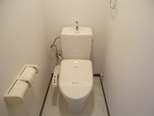 メゾン・アイリスのトイレ|シャワー付トイレ