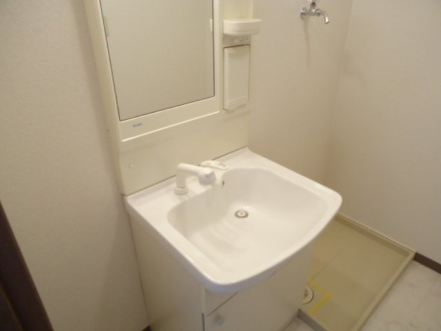 メゾン・アイリスの洗面所|洗髪洗面化粧台