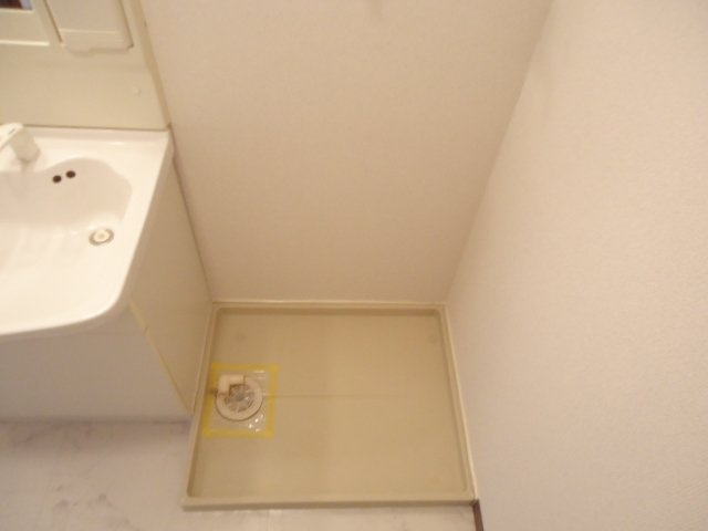 メゾン・アイリスのその他|洗濯機置場