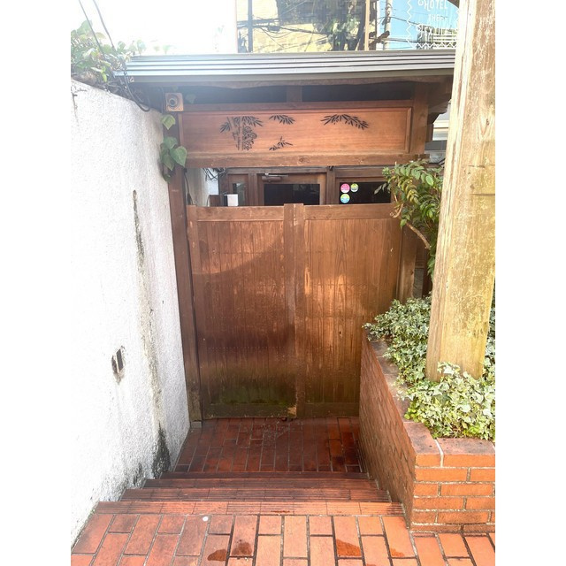 岐阜市羽根町の店舗一部のエントランス