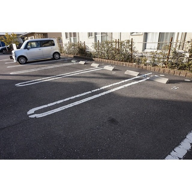 岐阜市領下７丁目のアパートの駐車場
