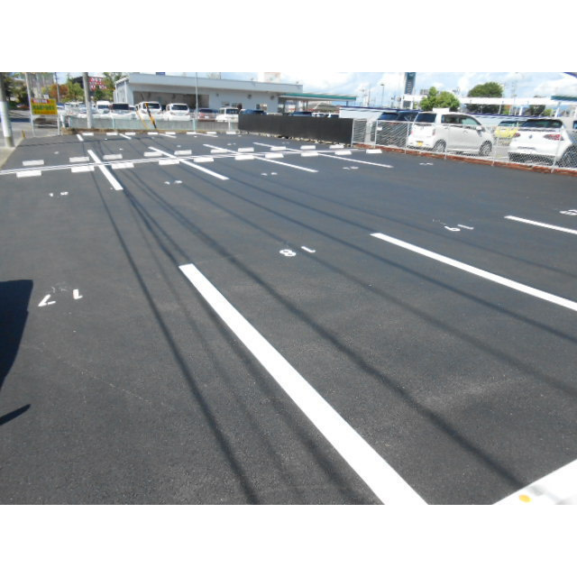 岐阜市薮田南１丁目の駐車場の外観