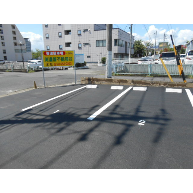 岐阜市薮田南１丁目の駐車場の外観