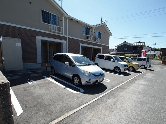 ボヌール2の駐車場