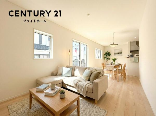 横浜市瀬谷区橋戸３丁目の新築一戸建の居間・リビング|自慢したくなるリビング！
形も良く家具の配置にも困りません。
※家具はCGでの参考レイアウトです。