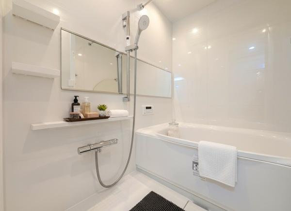 クオス金沢八景レジデンシャルステージの浴室|窓付きの浴室です。
このバスルームで一日の疲れを癒してください！