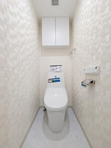 クオス金沢八景レジデンシャルステージのトイレ|清潔感のある内装のすっきりとしたデザインのトイレです。
水周りが綺麗だと安心ですね。
