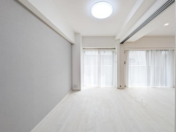 クオス金沢八景レジデンシャルステージの洋室|広さも十分で窓からの光が嬉しい洋室です。