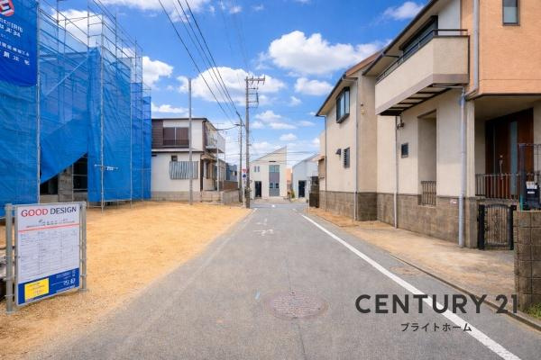 横浜市南区中里４丁目の新築一戸建の前面道路含む現地写真|落ち着いた街並みになります。
陽当り良好の明るい住まい♪