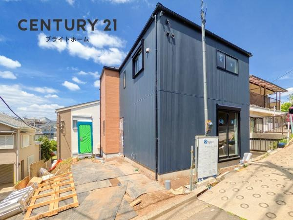 横浜市保土ケ谷区上菅田町の新築一戸建の外観|同仕様物件もご案内をさせて頂きます。
お車でご自宅まで送迎承ります。