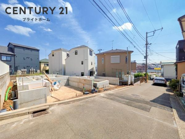 横浜市神奈川区松見町３丁目の新築一戸建の前面道路含む現地写真|同仕様物件のご案内をさせて頂きます。
お車でご自宅まで送迎承ります。