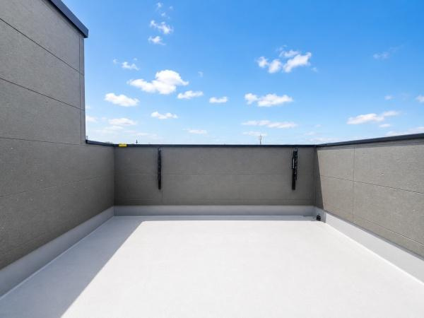 横浜市神奈川区三ツ沢下町の新築一戸建のバルコニー|広さも十分のルーフバルコニー！！
陽当り・通風良好で洗濯物も良く乾きます。
