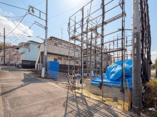 横浜市旭区鶴ケ峰２丁目の新築一戸建の前面道路含む現地写真|周辺環境も合わせてご案内させて頂きます！
お気軽にお問い合わせ下さい！