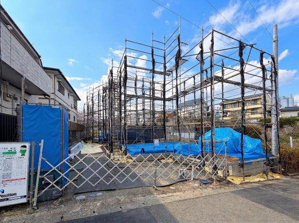 横浜市旭区鶴ケ峰２丁目の新築一戸建の前面道路含む現地写真|陽当りの良さ、住環境を現地にてご確認下さい！
周辺環境も合わせてご案内させて頂きます！