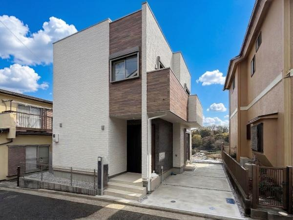 横浜市旭区鶴ケ峰２丁目の新築一戸建の外観：施工例|同じ施工会社が建築した施工例です。