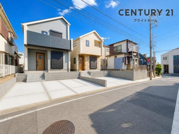 横浜市南区中里４丁目の新築一戸建の前面道路含む現地写真|落ち着いた街並みになります。
陽当り良好の明るい住まい♪