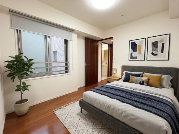 グランスイート岡本の洋室|白とナチュラルの落ち着いたカラーセレクトです