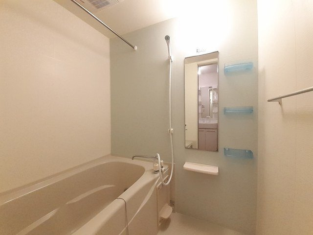 カトルセゾンＣの浴室|落ち着いた空間のお風呂です