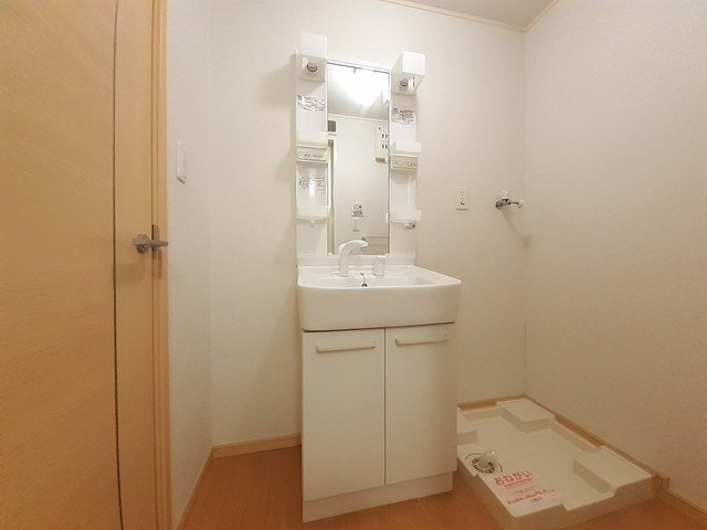 カトルセゾンＣの洗面所|忙しい朝には欠かせない洗面所です