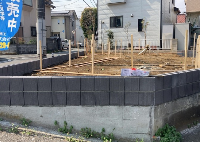 【外観】 | 物件の詳細については、現地を見てわかること以外に、役所や法務局などで調べないとわからないことがあります。そのため、現地に行く場合は、もしこの物件を買ったらどのような生活ができるかをイメージしましょう。