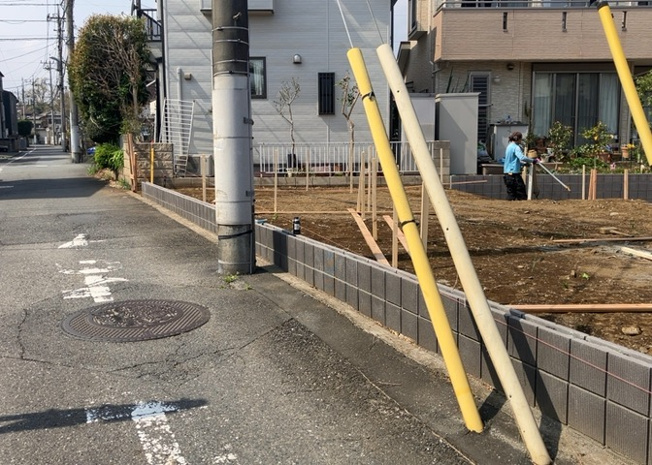 【庭】 | 家族でのBBQを行うのであれば3坪程度の広さがあればよいでしょう。ガーデニングや家庭菜園を楽しむ際は、手入れが行き届く範囲にすると安心です。また、庭のある方角や接道が気になる方は事前に確認しましょう。